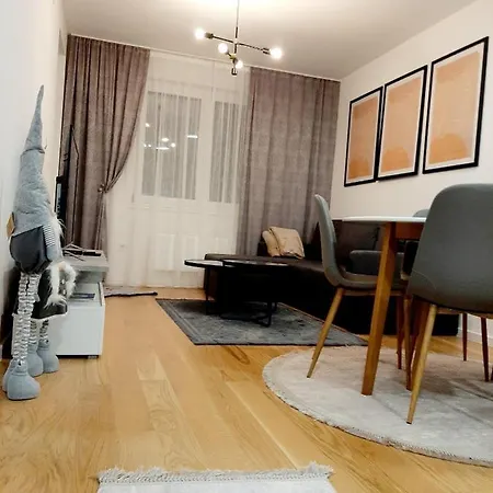 Winter Night Snjezna Dolina